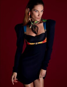 706116403_VogueSpainDecember201918.thumb.jpg.7ae99919b3034d2ee297adfe1a3235db.jpg