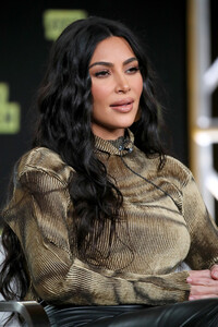 Kim+Kardashian+2020+Winter+TCA+Tour+Day+12+-2AwK49R7LAx.jpg