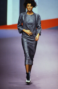 715378791_karl-lagerfeld-fw-1995(29).thumb.jpg.8fe7a021e33cd017dfcc43477c7252d3.jpg