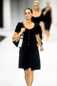 715807254_Escada1999WomenRTW34.thumb.jpg.343abb5bbad67981dbae0c1f8b84feb8.jpg