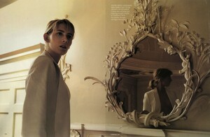 Vogue June 2001 Taylor made  2.jpg