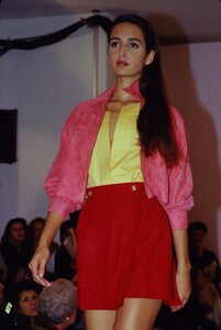 757803720_isaac-mizrahi-ss-1989(9).thumb.jpg.1e2e737c62f8cb612bf4fdd887f05988.jpg