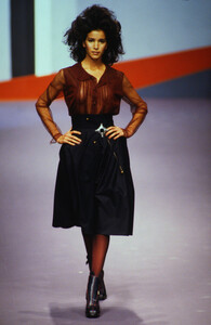 797496459_karl-lagerfeld-fw-1995(44).thumb.jpg.f927b8416122e48059a78acdae347c6e.jpg