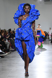 805025936_SchiaparelliRunwayParisFashionWeekHauteC4YLAUIhSEBx.thumb.jpg.4d78c2685aa19242142a892dc606c126.jpg