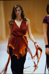 827837649_alberta-ferretti-ss-1994(2).thumb.jpg.ce5d53d723595ab43a46916e8fcdb8a2.jpg