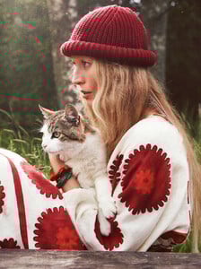 858778562_VogueParisNovember201904.thumb.jpg.7d50b1837c204d958cae8345483b7111.jpg