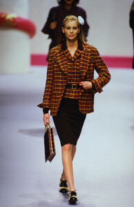881601608_chanel-fw-1995(3).thumb.jpg.c9cd35eee0368768eb303af461711f50.jpg