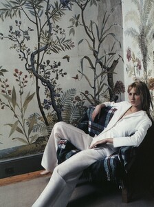 Vogue June 2001 Taylor made  3.jpg
