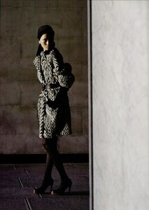 ARCHIVIO - Vogue Italia (December 2005) - Pure And Chic- 008.jpg