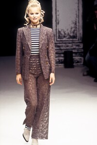 914260965_JeanPaulGaultier1993WomenRTW70.thumb.jpg.a4dd8eaa93121c285af29bb7f56a7b98.jpg