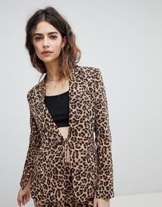 9217398-1-leopard.jpg