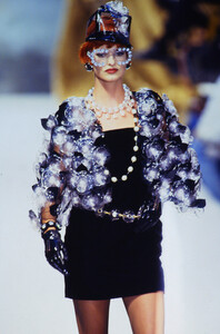 942799026_chanel-hc-fw-1991(33).thumb.jpg.f87203cc9599907fc5e0e47126672012.jpg