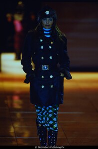 946717672_versace-fw-1993(2).thumb.jpg.9895b495efa5e88cc0b626f9787ebca5.jpg