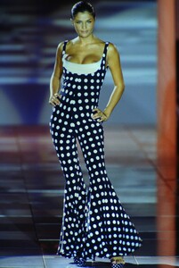 961357811_versace-ss-1993(11).thumb.jpg.c6b35b25a807343f3ef3208915120396.jpg