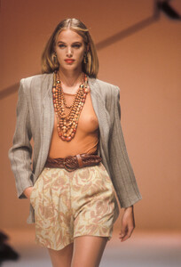 972461017_Krizia1991WomenRTW32.thumb.jpg.7dce8b4b41f004bf959c21f4d2d1ef81.jpg