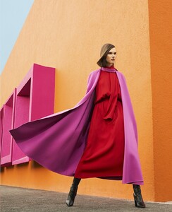 97609644_BazaarUSSeptember201911.thumb.jpg.99899e5e818d1afa783e14a54297e922.jpg