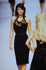 976774491_chanel-fw-1995(12).thumb.jpg.3960fe125fbdccef4a02a8fc7f5d6c7a.jpg