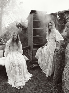 982827078_VogueParisNovember2019015.thumb.jpg.019b4f7a0094ca48e0e2f0aa5decc57e.jpg
