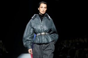 Alberta-Ferretti-RTW-FW20-Milan-0690-1582130064.thumb.jpg.b49dec07b24246865b34c5b0f7eccde1.jpg