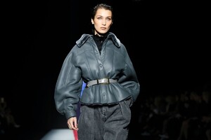 Alberta-Ferretti-RTW-FW20-Milan-0690-1582130064.thumb.jpg.b49dec07b24246865b34c5b0f7eccde1.jpg