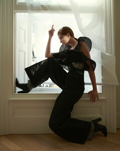 Alexina-Graham-Numero-Russia-Cover-Photoshoot06.thumb.jpg.7df33b99f40aba48a2a0c1230985063d.jpg