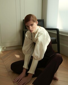 Alexina-Graham-Numero-Russia-Cover-Photoshoot08.thumb.jpg.7e93d70efe150b77300b12e3230936e5.jpg