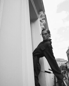 Alexina-Graham-Numero-Russia-Cover-Photoshoot12.thumb.jpg.8e8699b27a60c76d4c5316c3c601a127.jpg