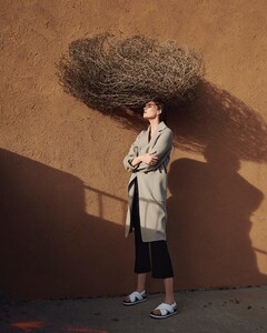 Alexina-Graham-Outdoor-Photos01.thumb.jpg.6f9eab4a5ba213fccc9f59fd9a057f12.jpg