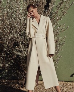 Alexina-Graham-Outdoor-Photos04.thumb.jpg.06437a32b31cd1efae92469d0ae491d3.jpg