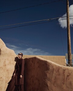 Alexina-Graham-Outdoor-Photos07.thumb.jpg.f08ae1a3a234aaadf134470cca71288a.jpg