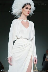 Alexis-Mabille-Haute-Couture-SS20-Paris-1882-1579615342.thumb.jpg.448e996880c68cc380c5954eba079a51.jpg
