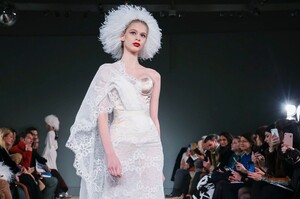 Alexis-Mabille-Haute-Couture-SS20-Paris-1889-1579615356.thumb.jpg.98b4f27678d30e6f01920e75bfc2ba10.jpg