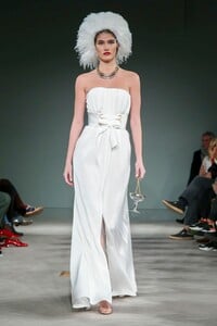 Alexis-Mabille-Haute-Couture-SS20-Paris-2009-1579615564.thumb.jpg.665293597f33084e773ab86f2a4db49f.jpg