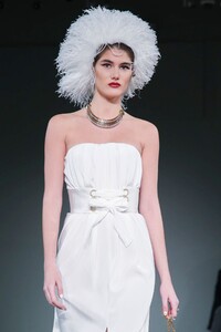 Alexis-Mabille-Haute-Couture-SS20-Paris-2010-1579615565.thumb.jpg.847ce9e052b640c2225bbb0cd8519785.jpg