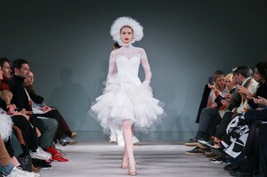 Alexis-Mabille-Haute-Couture-SS20-Paris-2043-1579615645.thumb.jpg.21a5ce04f3f511a31d8899f7ec652e87.jpg