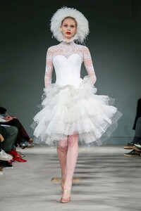 Alexis-Mabille-Haute-Couture-SS20-Paris-2045-1579615647.thumb.jpg.2b3ce4262d71e09df501212d7dd9e5a3.jpg