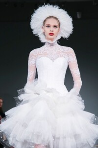 Alexis-Mabille-Haute-Couture-SS20-Paris-2050-1579615648.thumb.jpg.6a46ec96b0819594c28aef07c98acb75.jpg