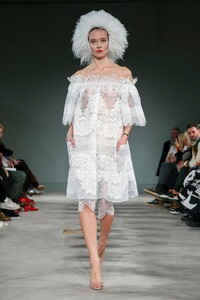 Alexis-Mabille-Haute-Couture-SS20-Paris-2073-1579615687.thumb.jpg.492fa976806059eda7f95eb145c2790e.jpg