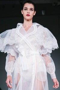 Alexis-Mabille-Haute-Couture-SS20-Paris-2097-1579615738.thumb.jpg.8eba300889a20deee68efc87280f917c.jpg