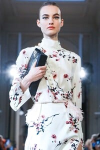 Altuzarra-RTW-FW20-Paris-3551-1582982873.thumb.jpg.cd634cdbedf19b388e1d6bf535f23d4f.jpg