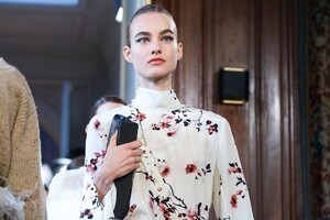 Altuzarra-RTW-FW20-Paris-3818-1582983217.thumb.jpg.463731bf3f53ff5ec9bb9b4b869ecd75.jpg