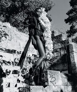 Andrew-Nuding-Vogue-Adut-Akech-11-855x1024.thumb.jpg.12ef0ab51bb1114effb4363bdb196ad3.jpg