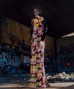 Andrew-Nuding-Vogue-Adut-Akech-18-858x1024.thumb.jpg.93f42c14832a5a545276846f6bb7e978.jpg