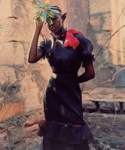 Andrew-Nuding-Vogue-Adut-Akech-5-856x1024.thumb.jpg.75e85e90c9749fbbc785a90375cf802b.jpg