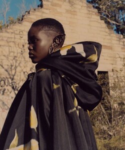 Andrew-Nuding-Vogue-Adut-Akech-6-855x1024.thumb.jpg.748c8aa9c05214949f9614a7e1583939.jpg