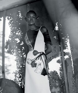 Andrew-Nuding-Vogue-Adut-Akech-9-857x1024.thumb.jpg.cd4635bbae4c038ca1b9cc4d2a20c1fd.jpg