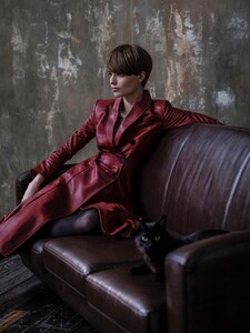 Anna-Mila-Guyenz-ELLE-Serbia-Cover-Photoshoot09.thumb.jpg.857018a8eacf42ccfa4e0b252480d28c.jpg
