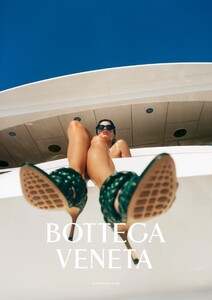 Bottega-Veneta-Spring-Summer-2020-Campaign02.thumb.jpg.d116b8e2b9eabe12a4ff843ce52d2623.jpg