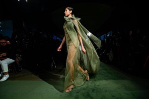 Brandon-Maxwell-RTW-FW20-New-York-16082-1581216066.thumb.jpg.3f0849c1142e94045c2a119e6f46fd57.jpg