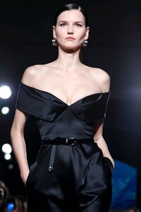 Brandon-Maxwell-RTW-FW20-New-York-6909-1581194597.thumb.jpg.aa454d343d7e0a643798a67a6750202c.jpg